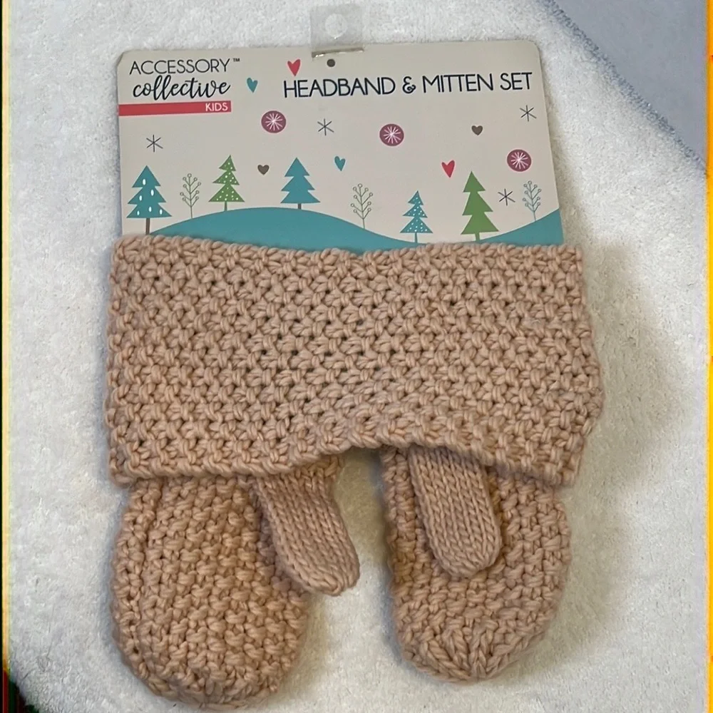 Headband and Mitten set for kids . With pearl accents . Dusty pink color, New